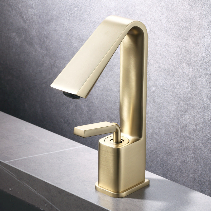 Robinet d'eau chaude et froide en cuivre, luxe léger et simplicité