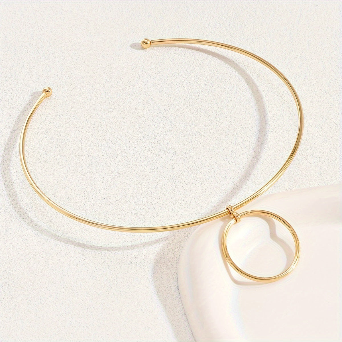 Collier ras de cou pour femme avec grand cercle géométrique en métal