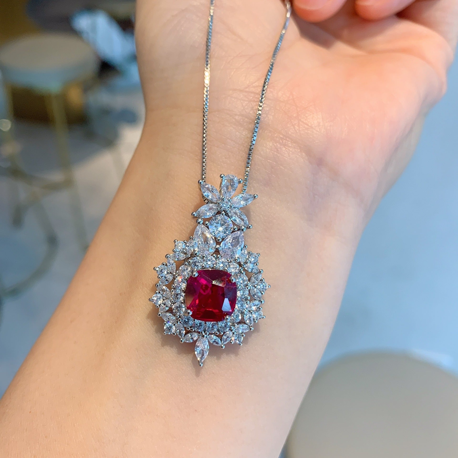 Parure de bijoux de luxe incrustée de rubis sang de pigeon vintage