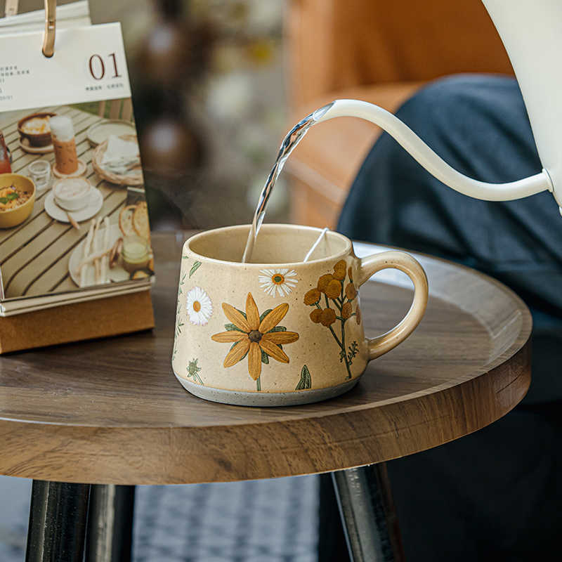 Tasse à café en céramique faite à la main