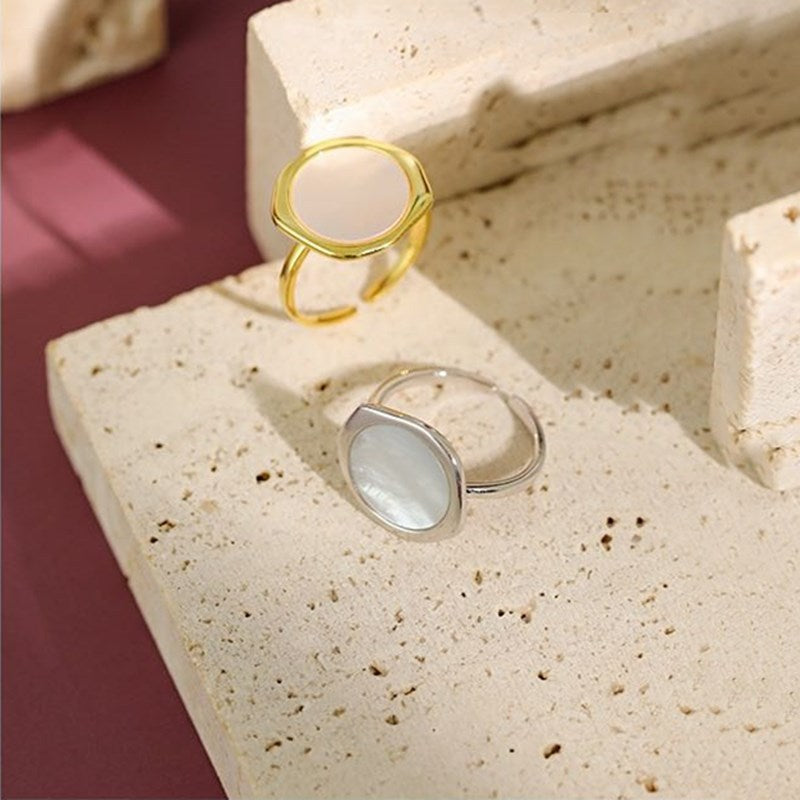 Geometric Circular Ring With Niche Design For Simplicity