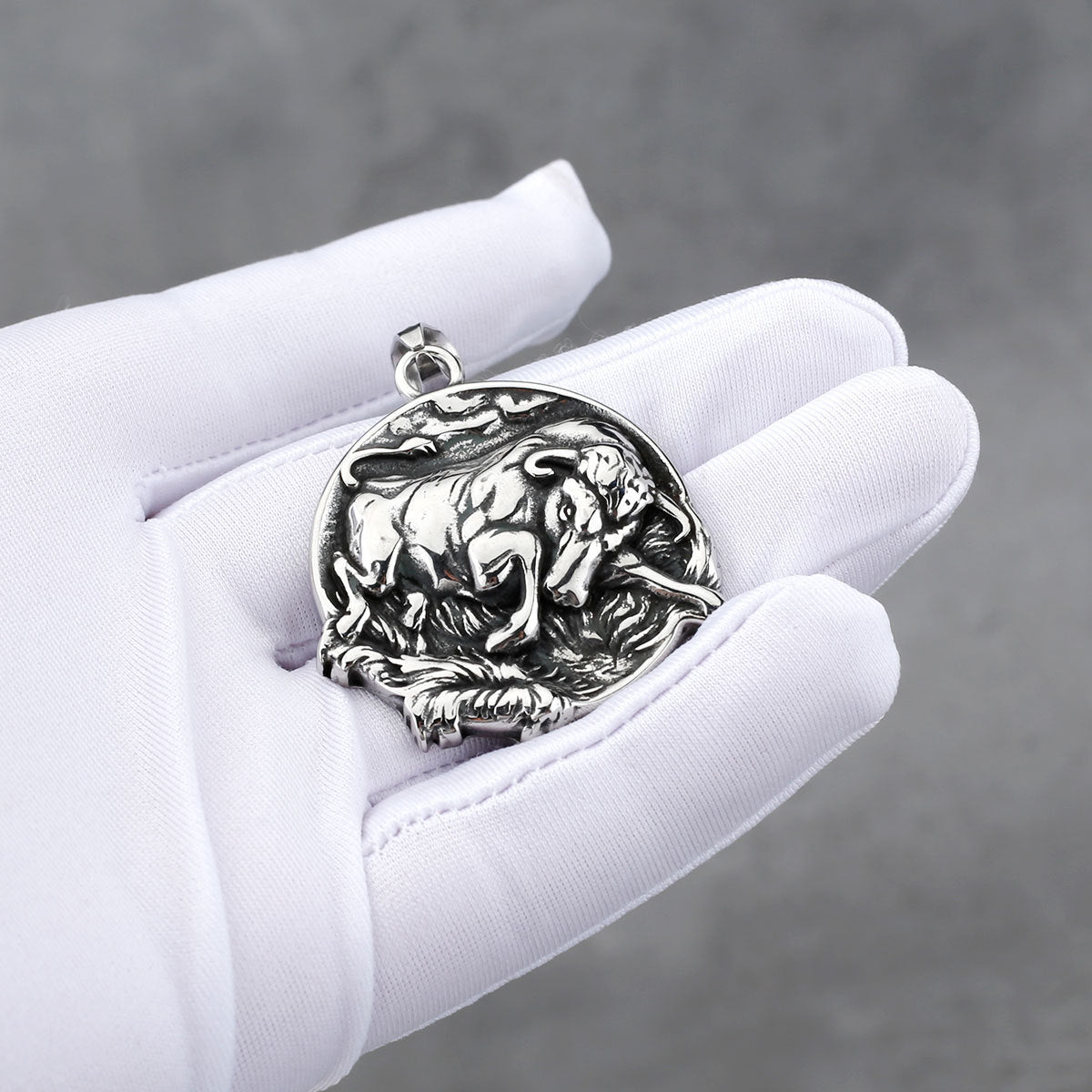 Men's Vintage Animal Collision Bull Titanium Steel Pendant Necklace