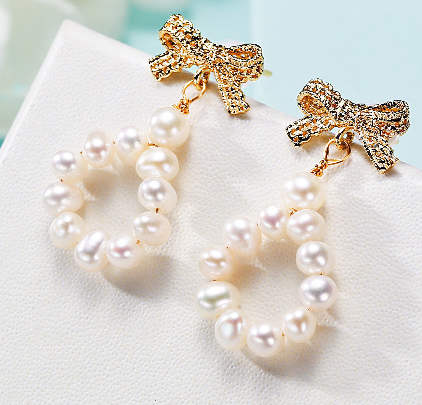 Boucles d'oreilles faites à la main en perles d'eau douce avec nœud pour femmes