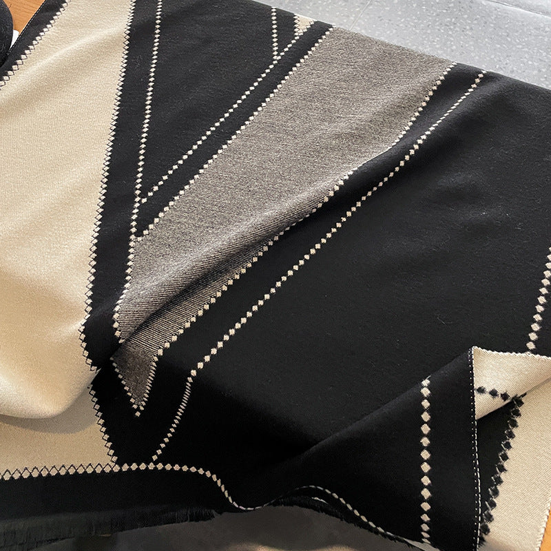 Le foulard douillet de ce couple étudiant imite le cachemire pour les garder au chaud