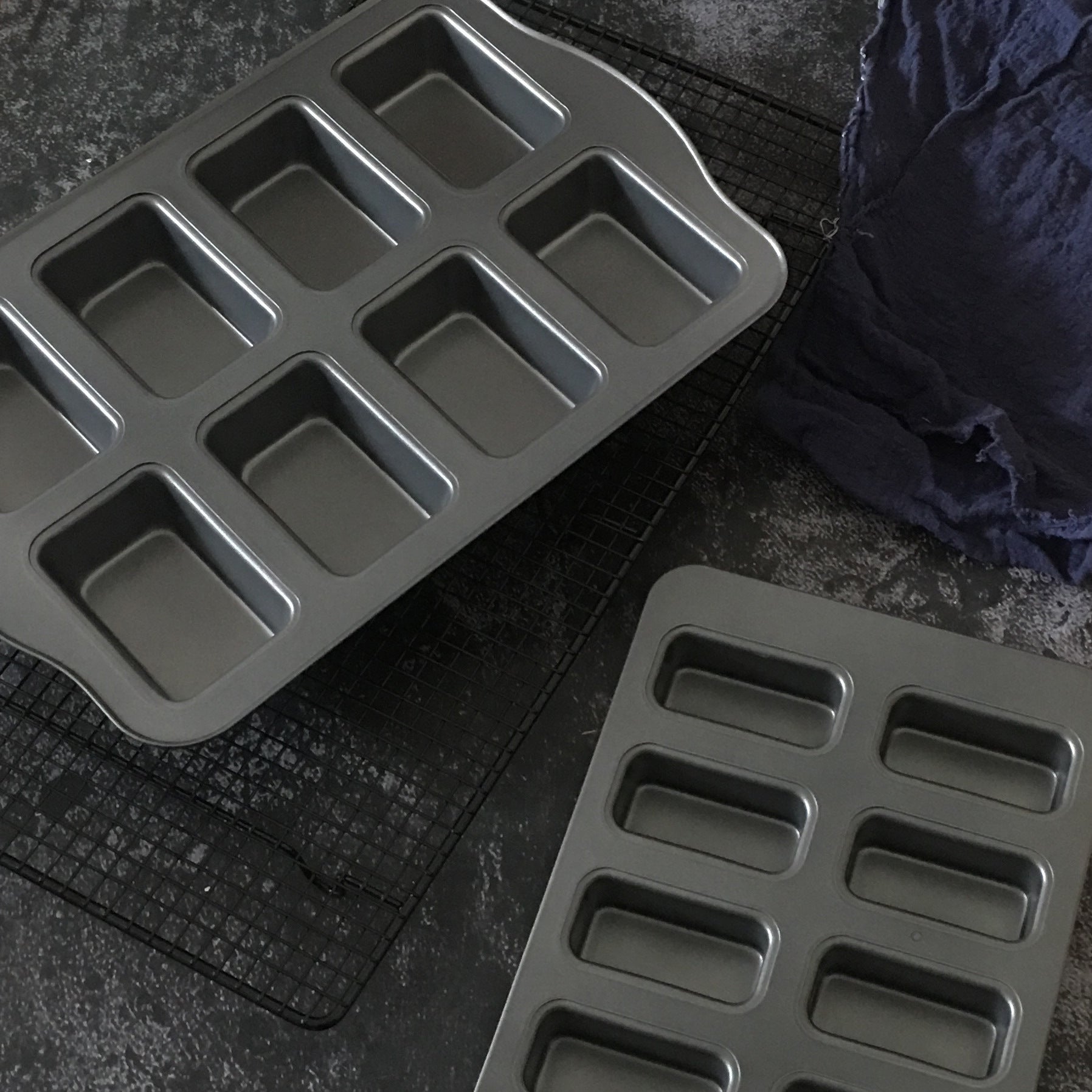 Explosive Baking Brownie Pan 8 With Non-stick Cake Mold