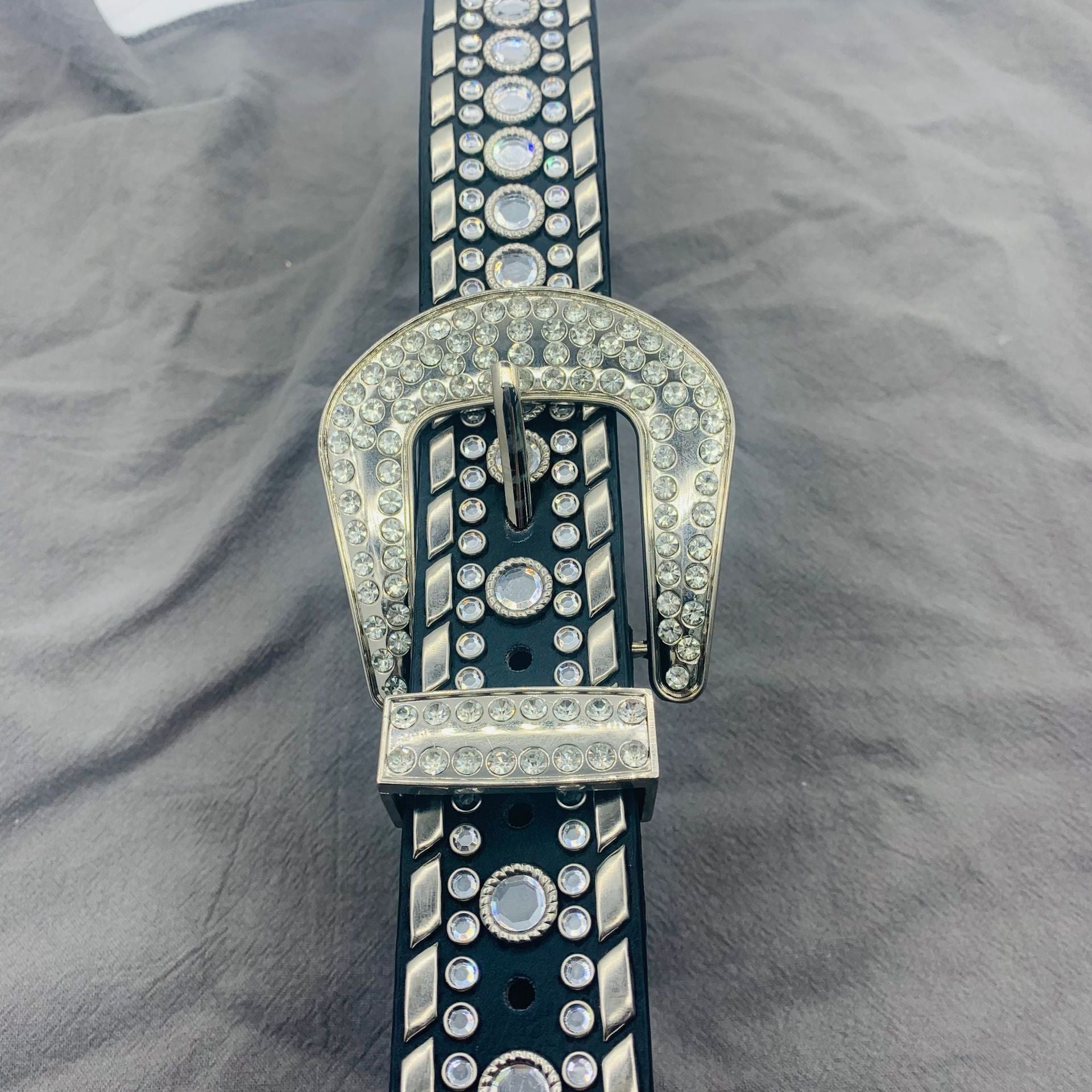 Ceinture à strass et rivets style punk pour femme