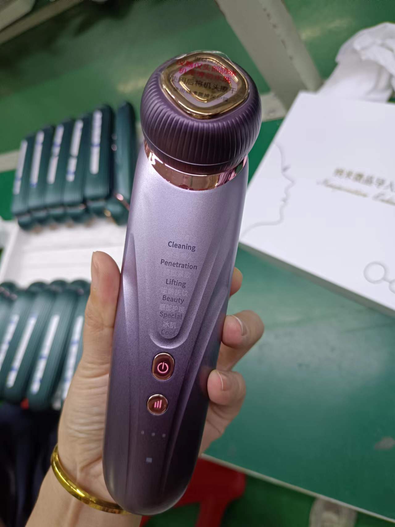 Instrument de beauté du visage intelligent à microcourant pour la maison, massage facial, nettoyage, lifting et raffermissement.