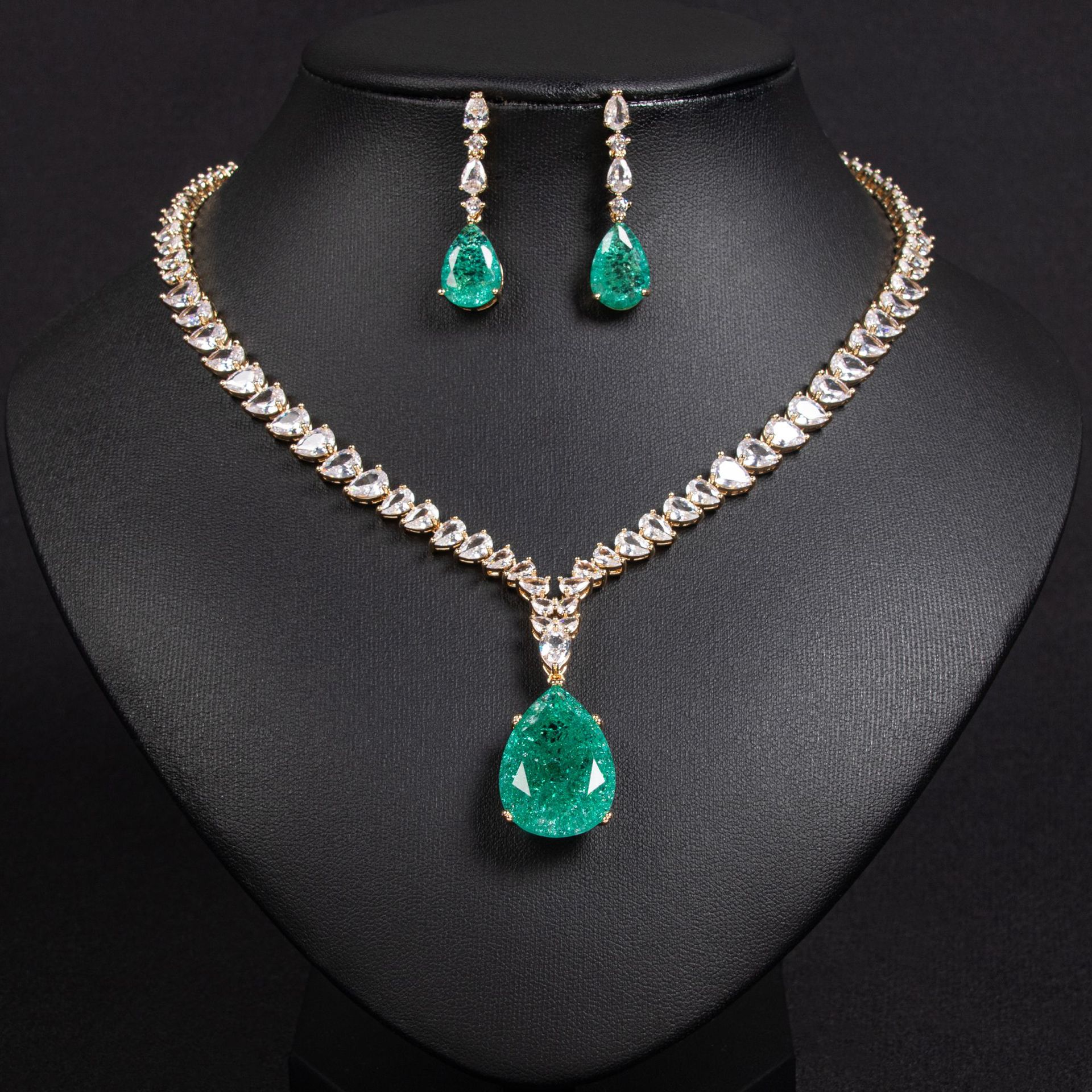 European And American Heart-shaped Zircon Necklace Tassel Earrings Suit