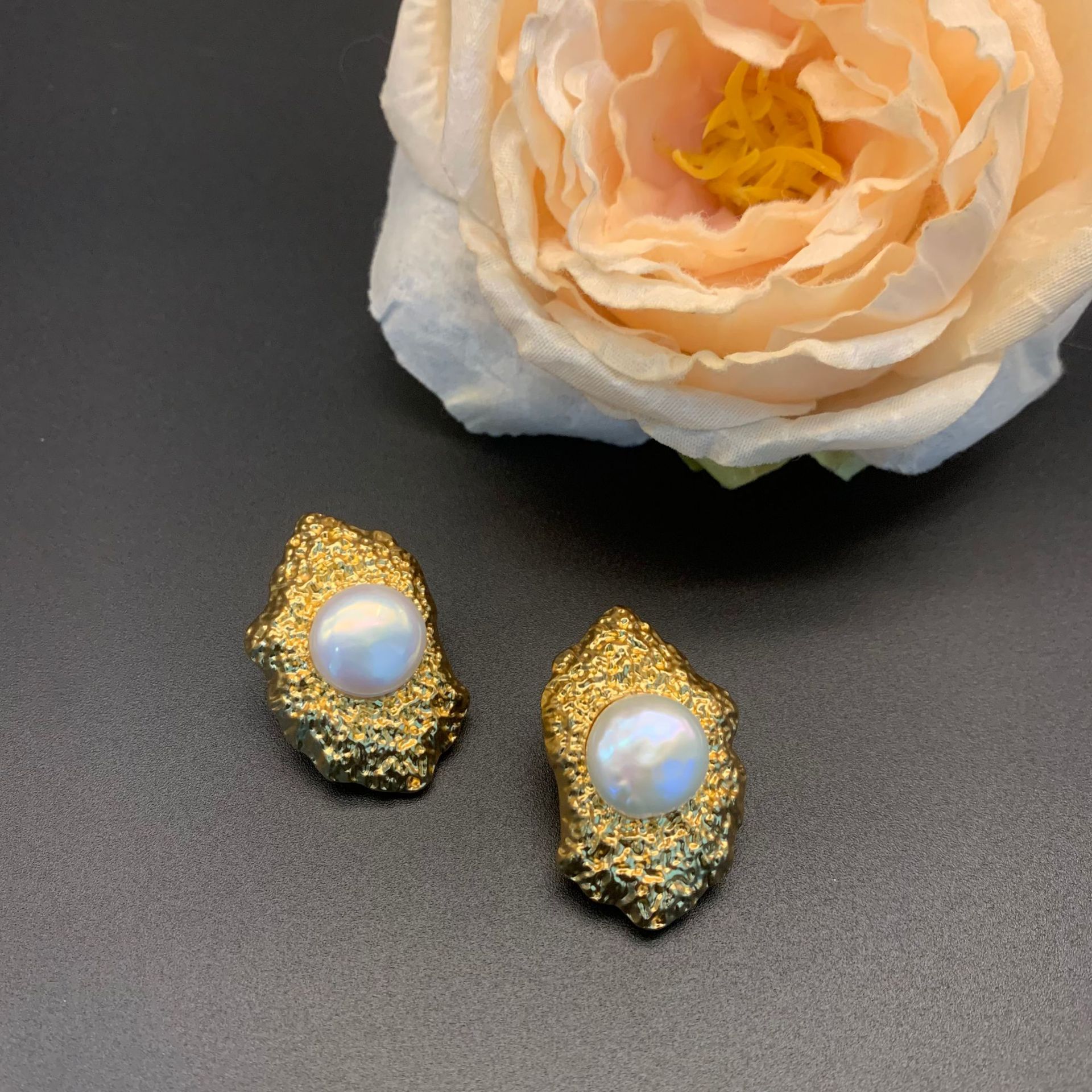 Boucles d'oreilles incrustées irrégulières fantaisie personnalisées