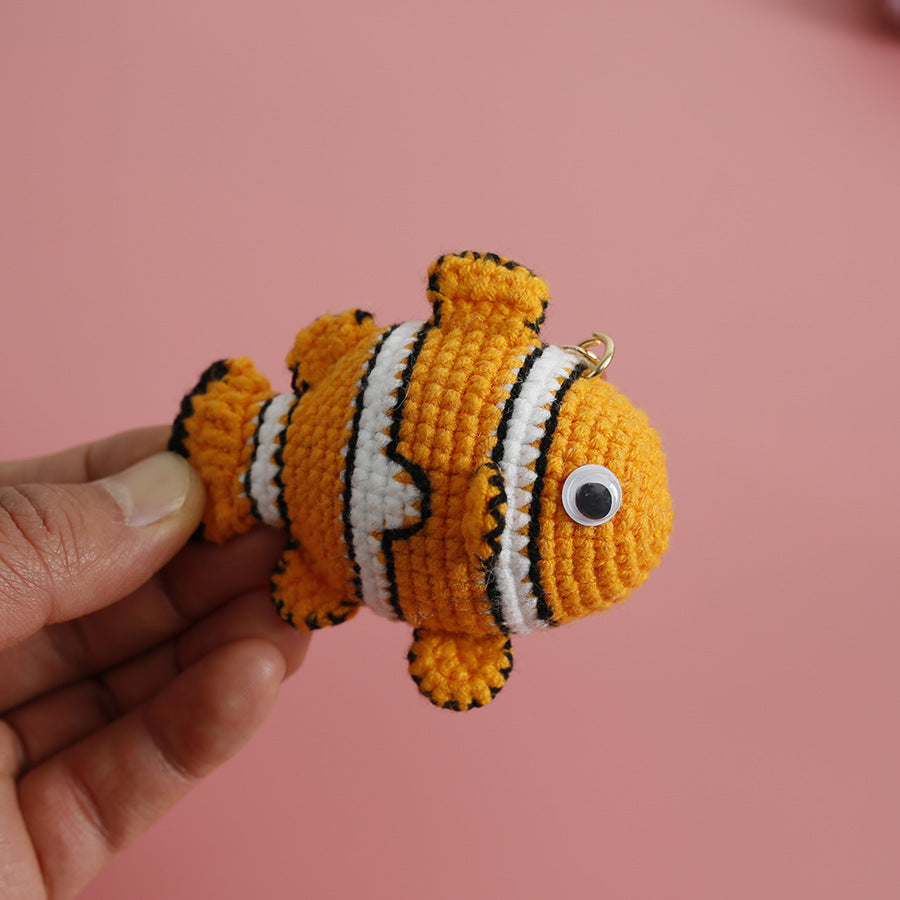 Porte-clés poisson en laine délicate au crochet