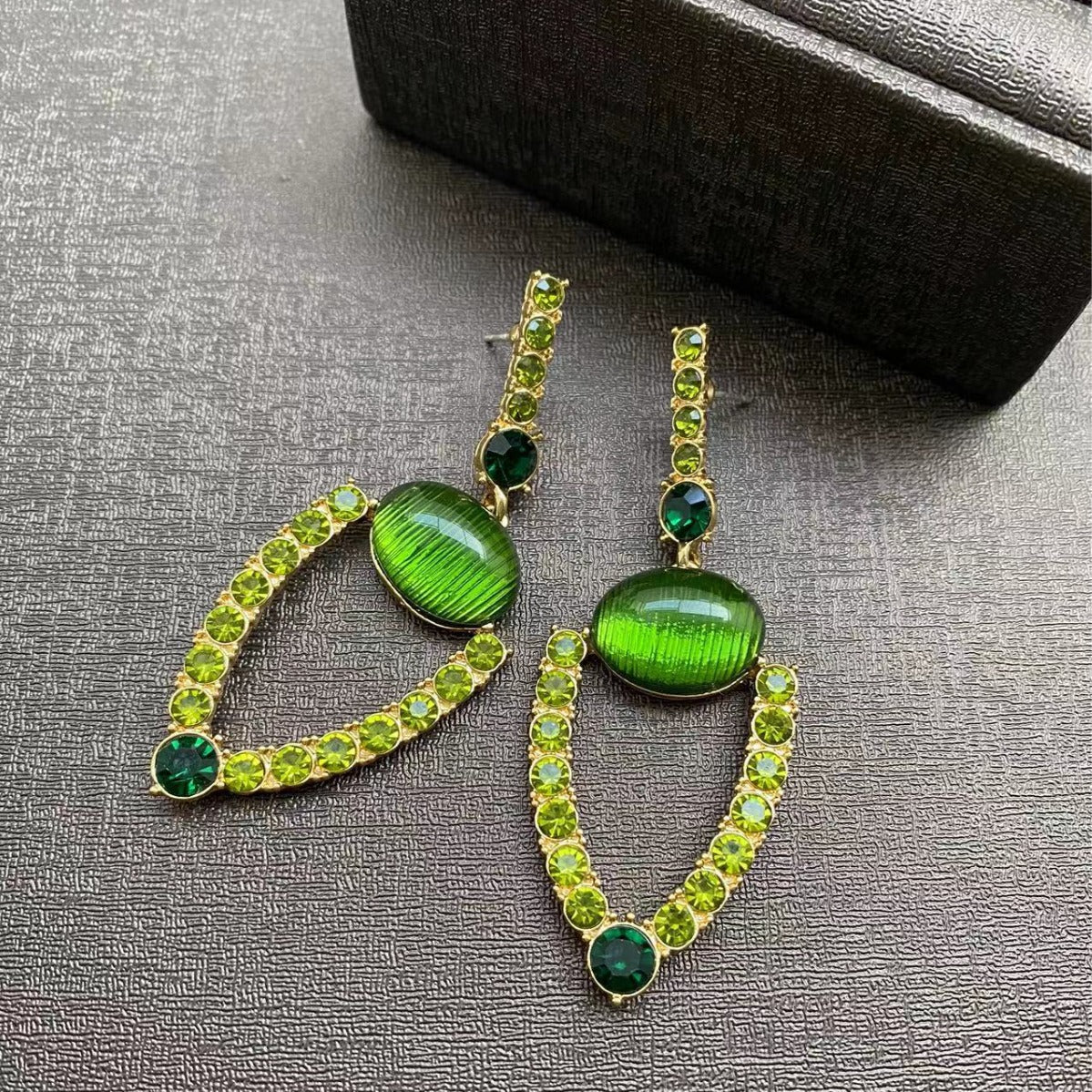 Boucles d'oreilles clous vintage creuses vertes avec diamants exagérés