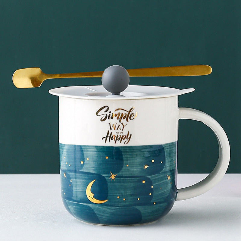 Tasse en céramique « Ciel étoilé » avec de l'eau pour la préparation du thé
