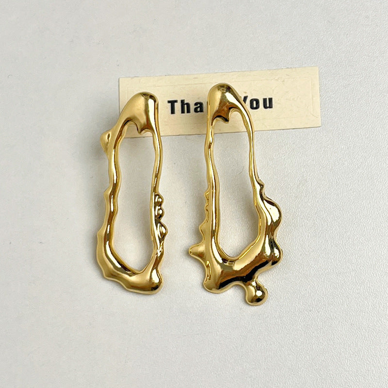 Boucles d'oreilles clous minimalistes style métallique cool et exagérées