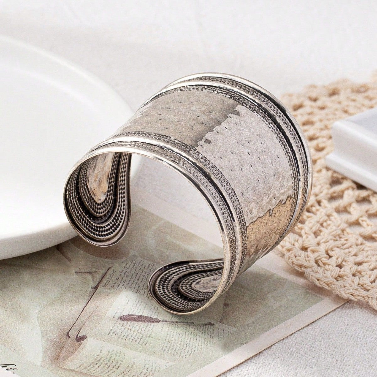 Elegant Light-luxury Retro Geometric Bracelet For Women