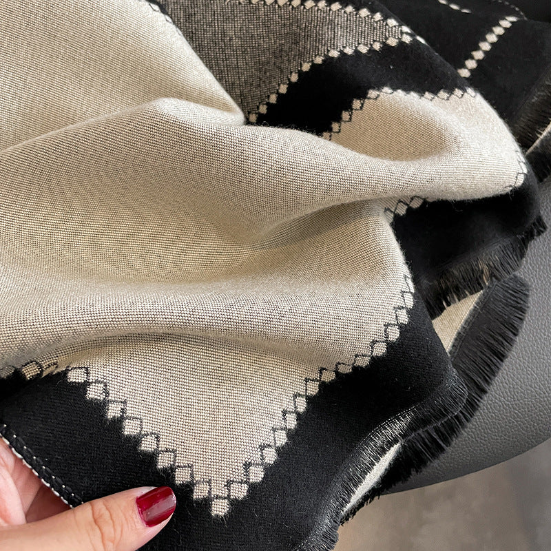 Le foulard douillet de ce couple étudiant imite le cachemire pour les garder au chaud
