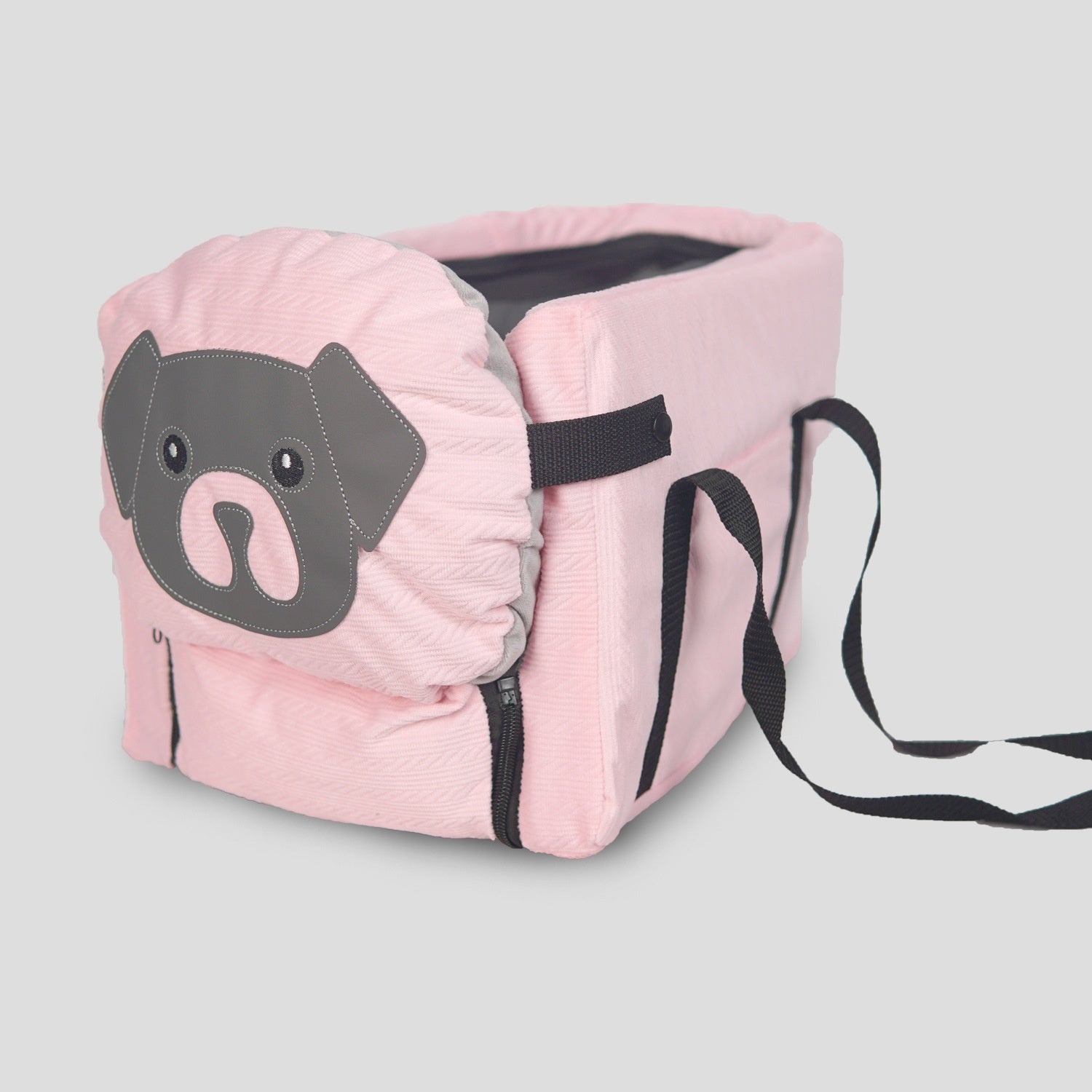 Les chats et les chiens sont sujets à transporter les sacs à dos de voyage, les sièges auto console et les accoudoirs de voiture.