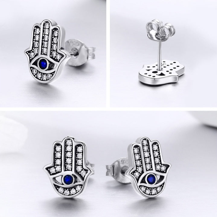 Les boucles d'oreilles en argent sterling sont à la mode pour les femmes.