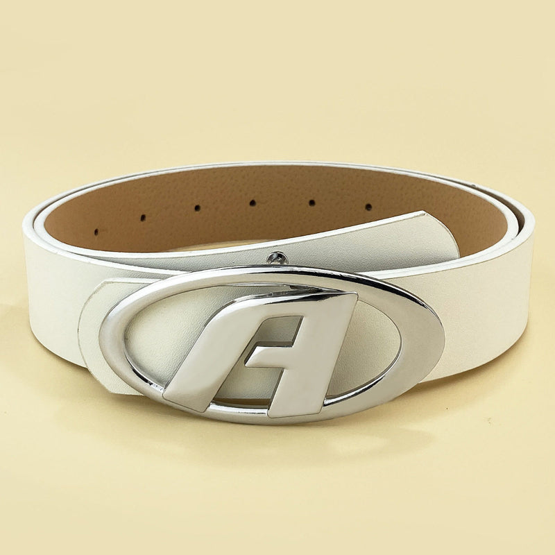 Ceinture en cuir noir pour femme avec boucle en métal raffiné en forme de lettre A, accessoire simple et polyvalent.