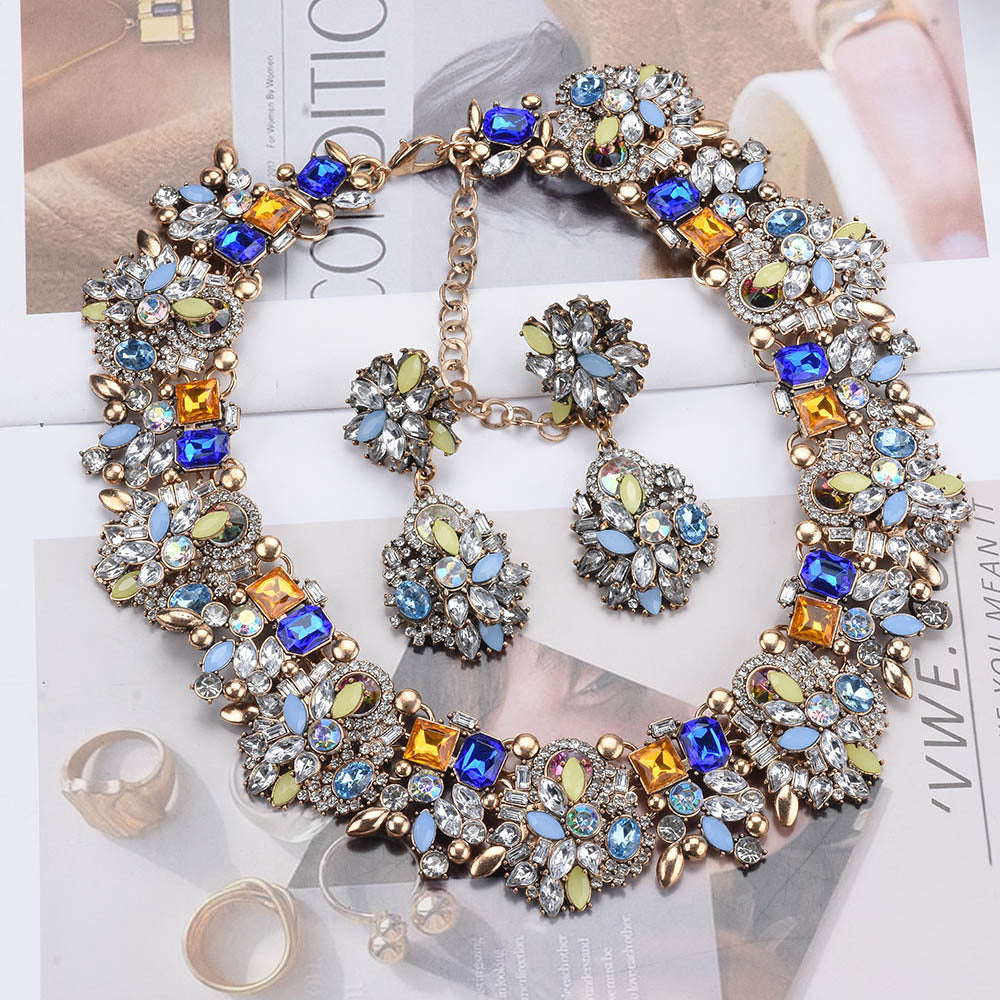 Fashion Retro Light Luxury Women's Necklace And Earrings Set