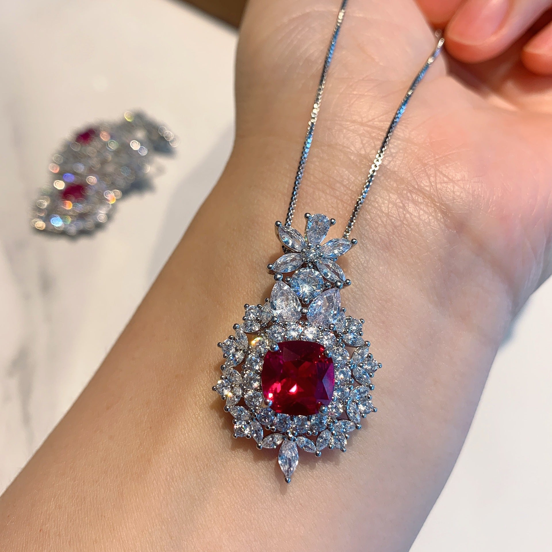 Parure de bijoux de luxe incrustée de rubis sang de pigeon vintage