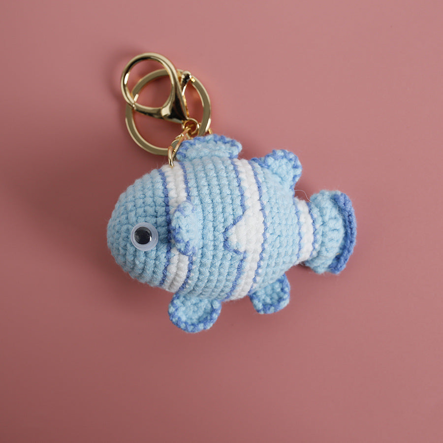 Porte-clés poisson en laine délicate au crochet