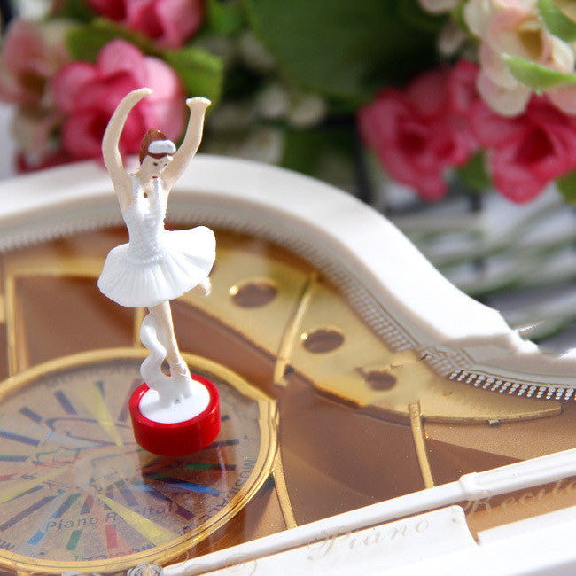 Boîte à musique avec figurine de danseuse, cadeau de Saint-Valentin