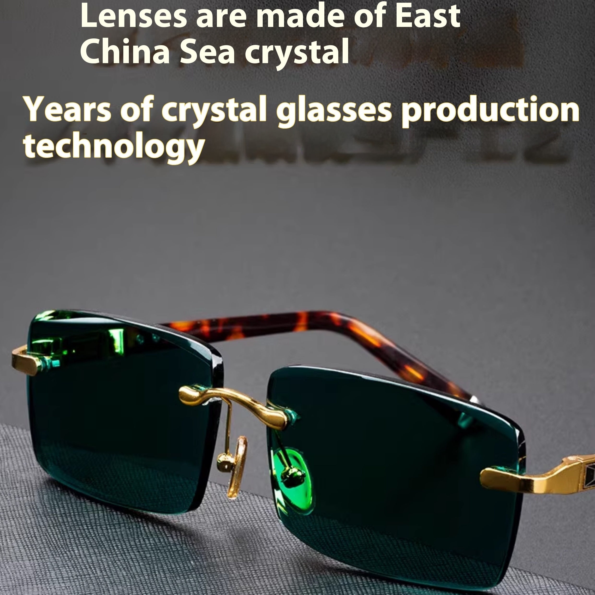 Verres en cristal vert foncé attirant la grande richesse
