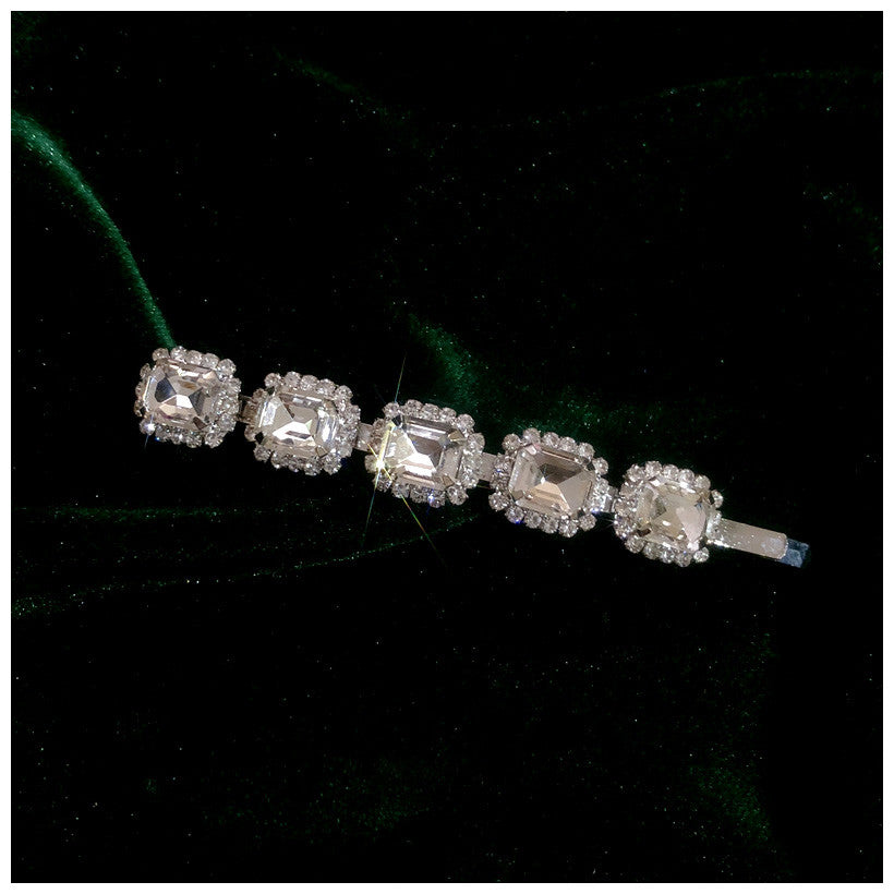 Pince à cheveux latérale sertie de strass