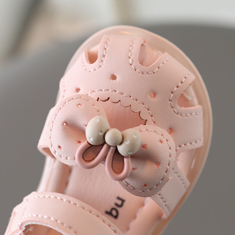 Soft soled toe cap anti slip children's walking shoes
