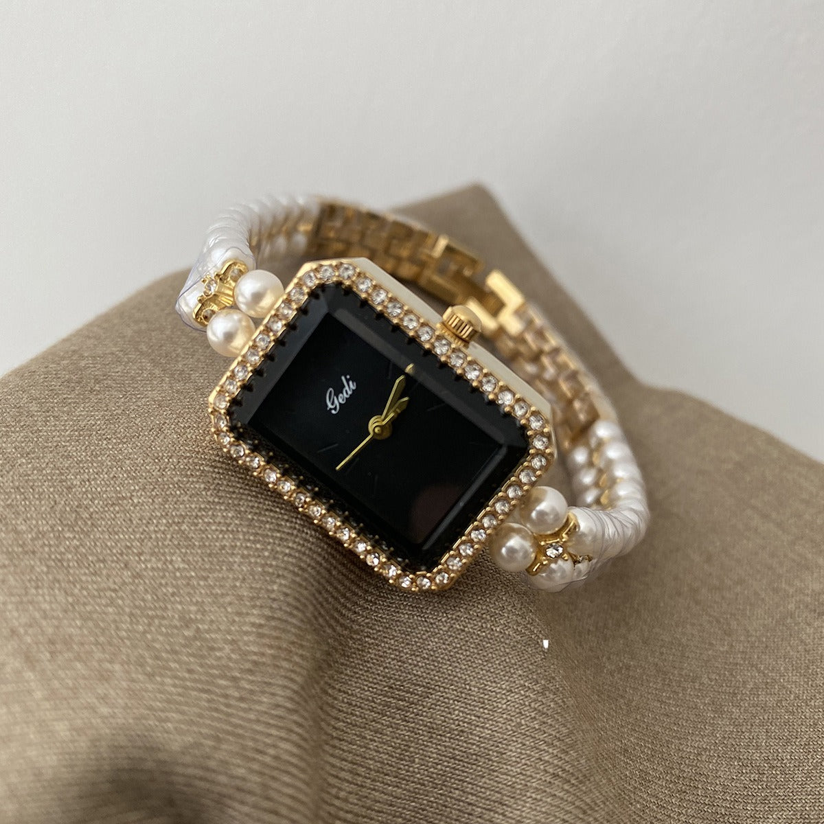 Montre à quartz tendance avec bracelet perles carrées, argent et noir, et diamants