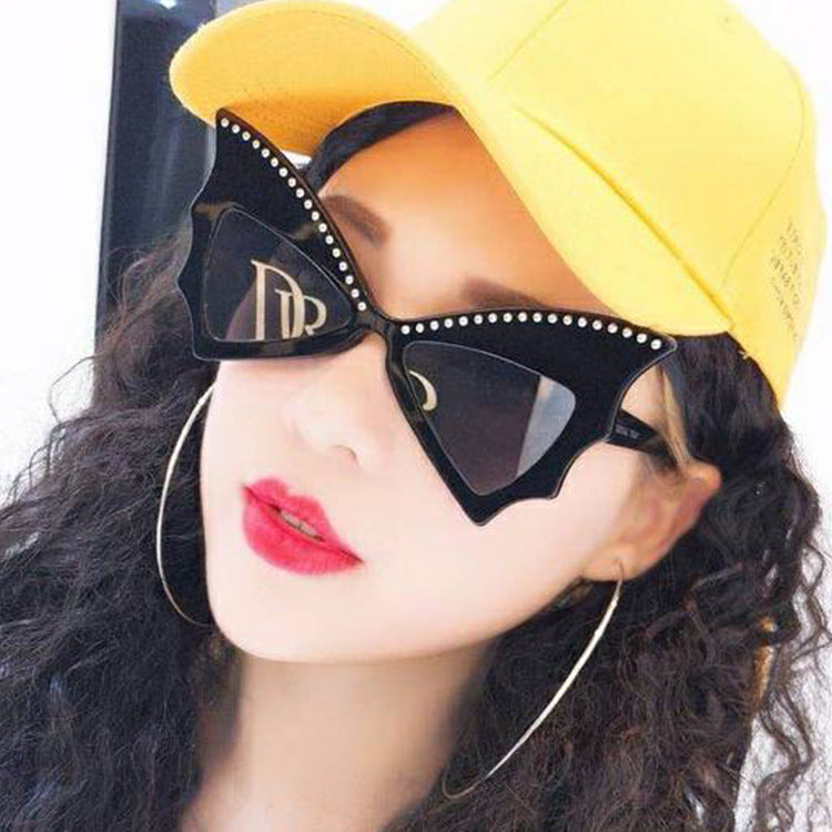 Lunettes de soleil cloutées chauve-souris