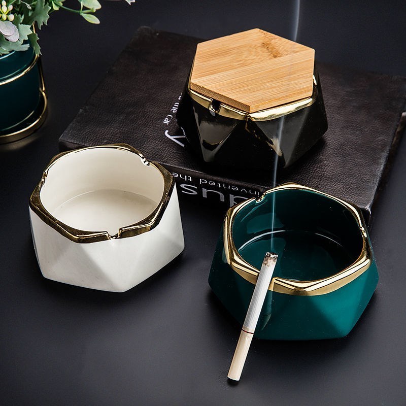 European Light Luxury Ceramic Ashtray With Gold Tracery