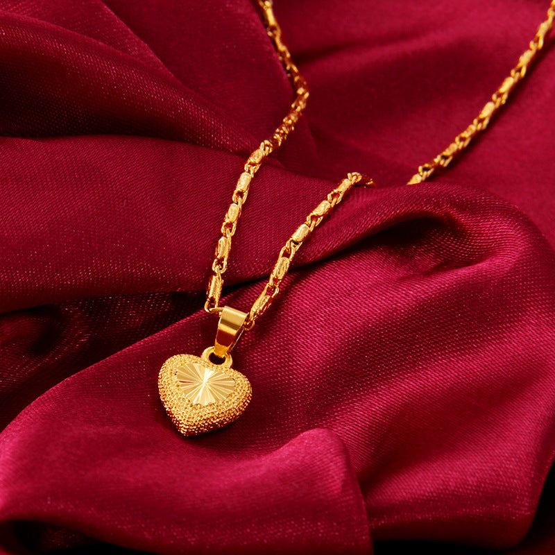 Small Clavicle Necklace Ladies Peach Heart Necklace