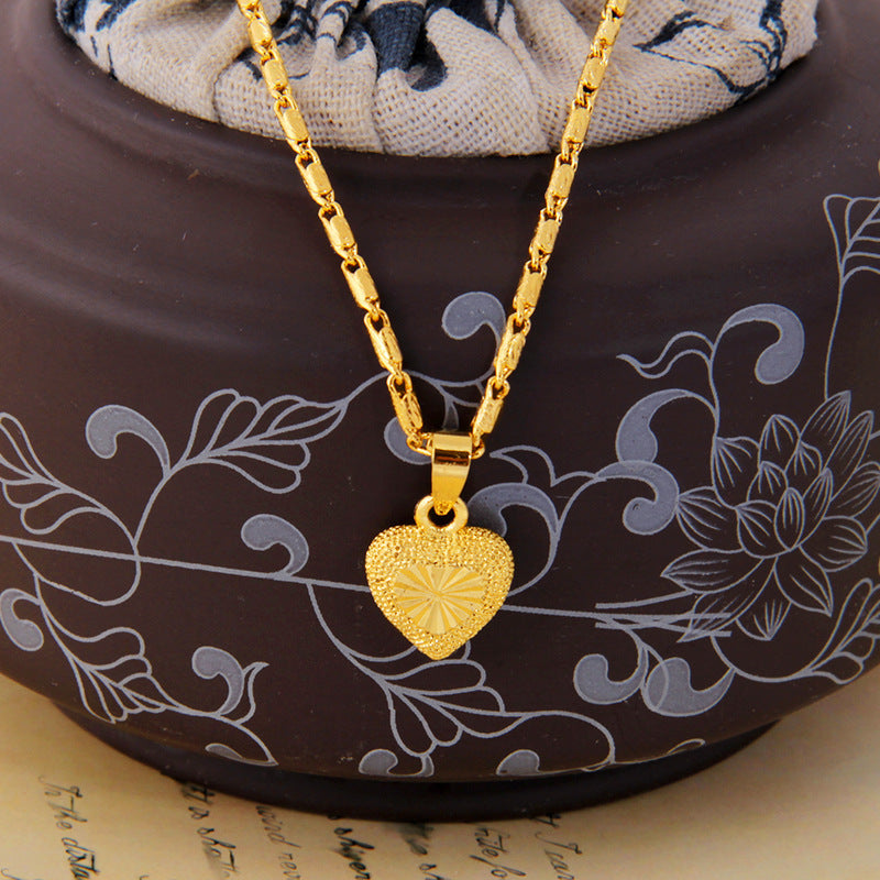 Small Clavicle Necklace Ladies Peach Heart Necklace