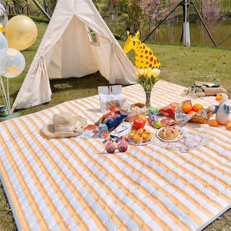 Net Red Black And White Wave Point Outdoor Moisture-Proof Mat Picnic Mat Lawn Cloth Girlfriends Spring Outing Mat Tent Beach Waterproof