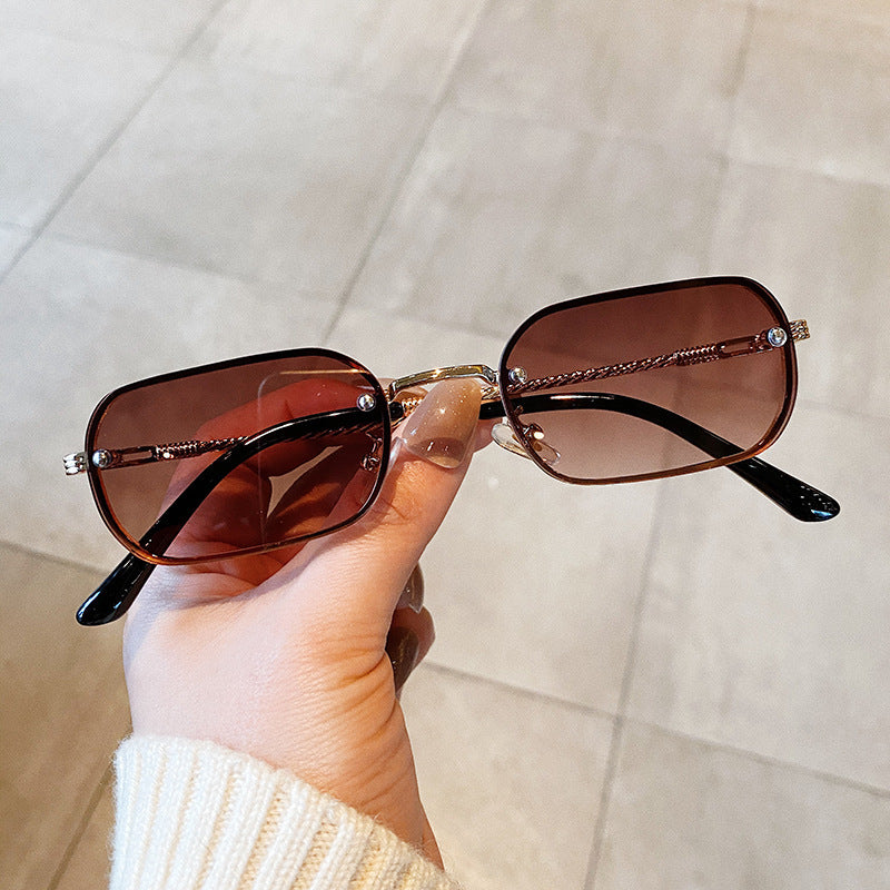 Lunettes de soleil carrées colorées à petite monture tendance pour femme
