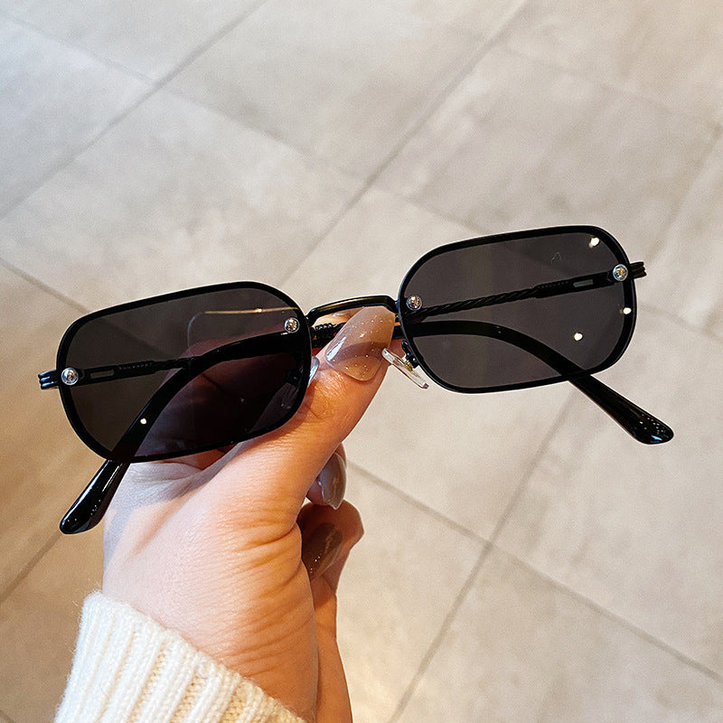 Lunettes de soleil carrées colorées à petite monture tendance pour femme