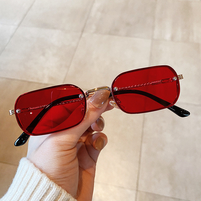 Lunettes de soleil carrées colorées à petite monture tendance pour femme