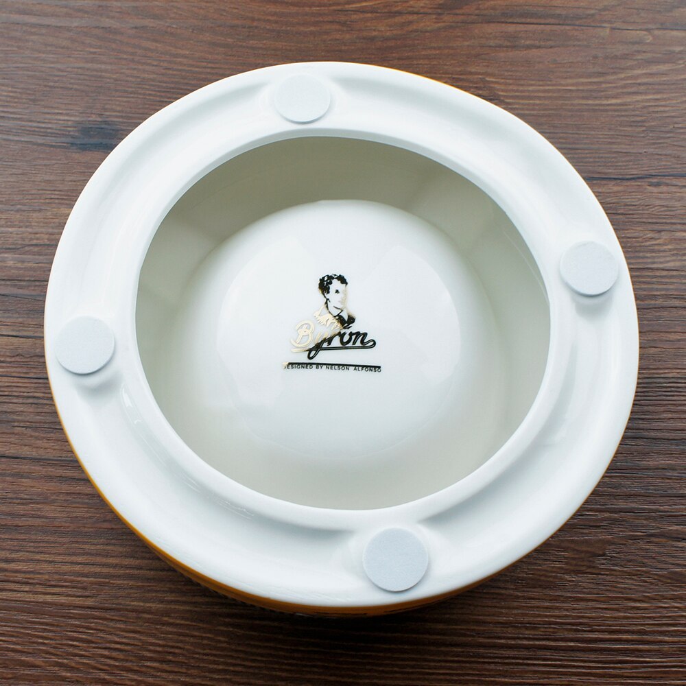 Cigar four middle round ashtray