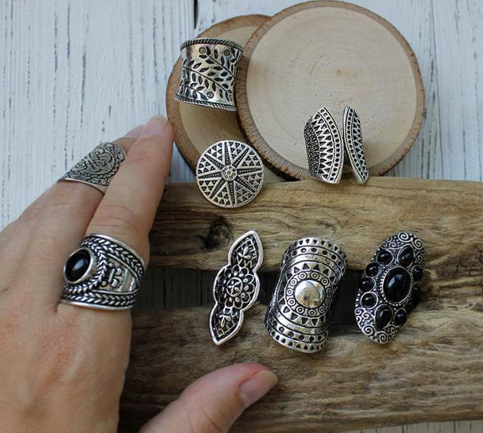 Vintage eight-piece ring gemstone ring