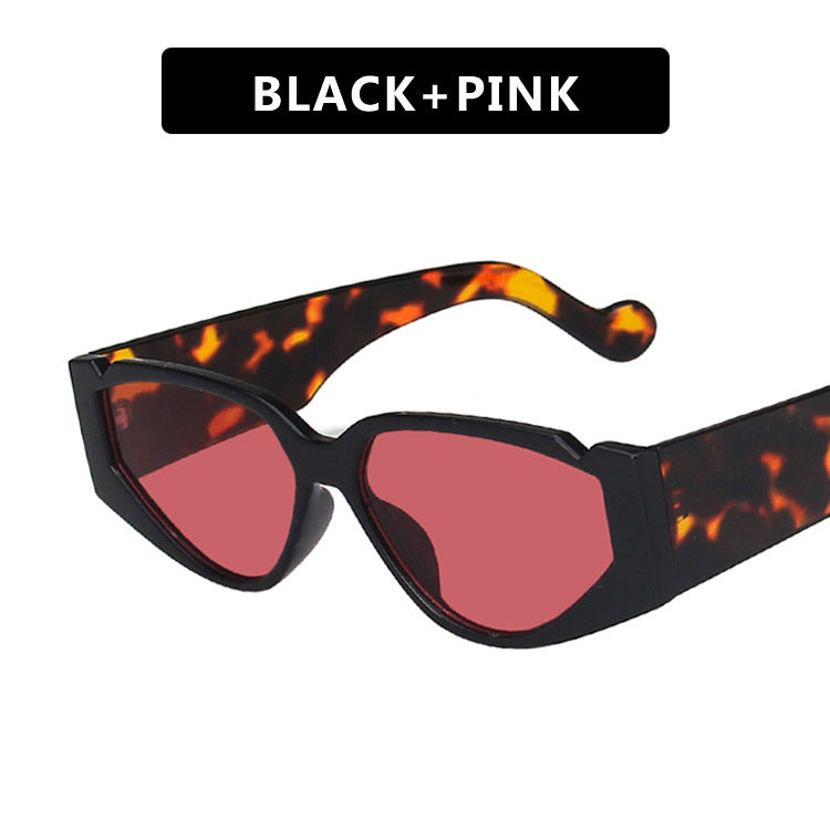 Lunettes de soleil à encoche triangulaire avec branches à motifs