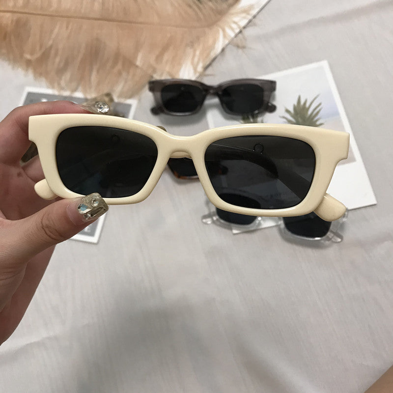 Lunettes de soleil carrées hommes et femmes avec la même tendance, rétro coréennes, style Ins, pour la photographie de rue.