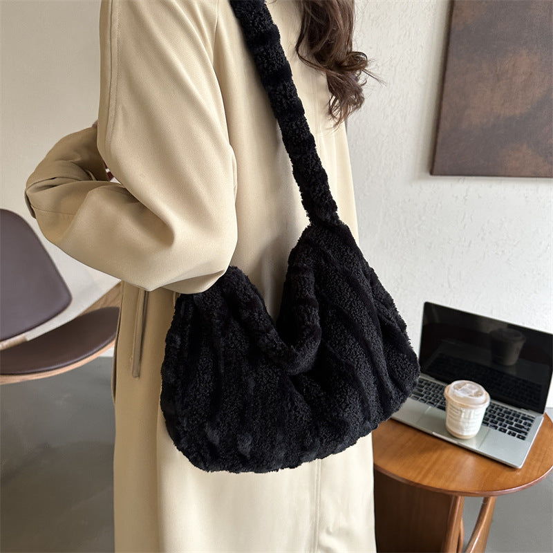 Grand Sac Peluche Rayé Grande Capacité Hiver Nouvelle Mode Sac Fourre-tout Portable Sacs à Bandoulière Sacs à Main Moelleux Pour Femmes