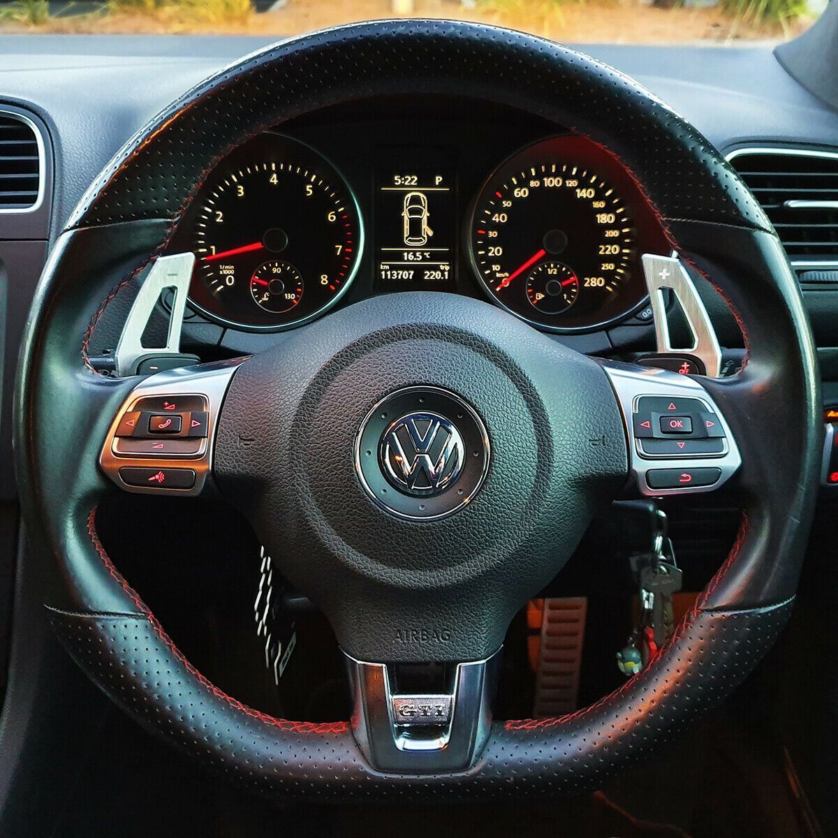 Car Steering Wheel Paddles Are Retrofitted With Interior Trim