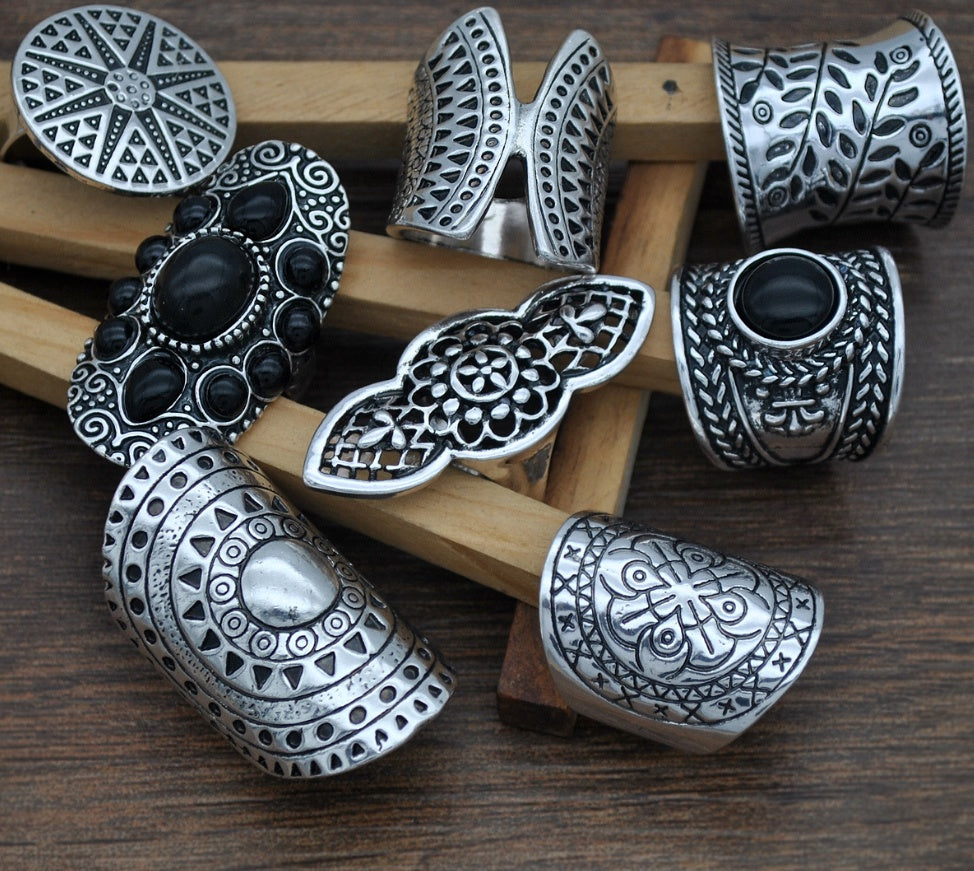 Vintage eight-piece ring gemstone ring