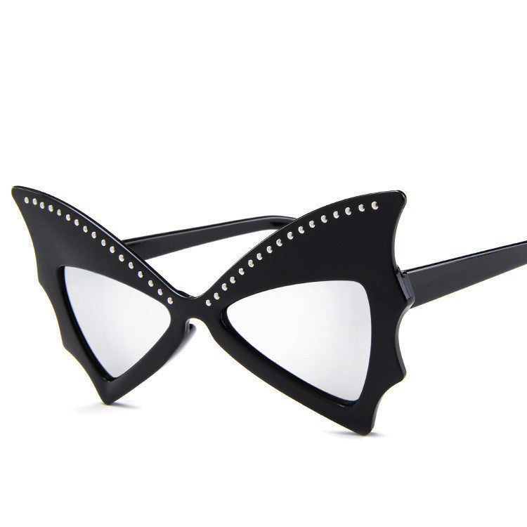 Lunettes de soleil cloutées chauve-souris