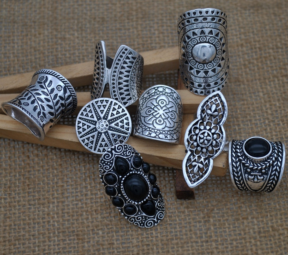 Vintage eight-piece ring gemstone ring