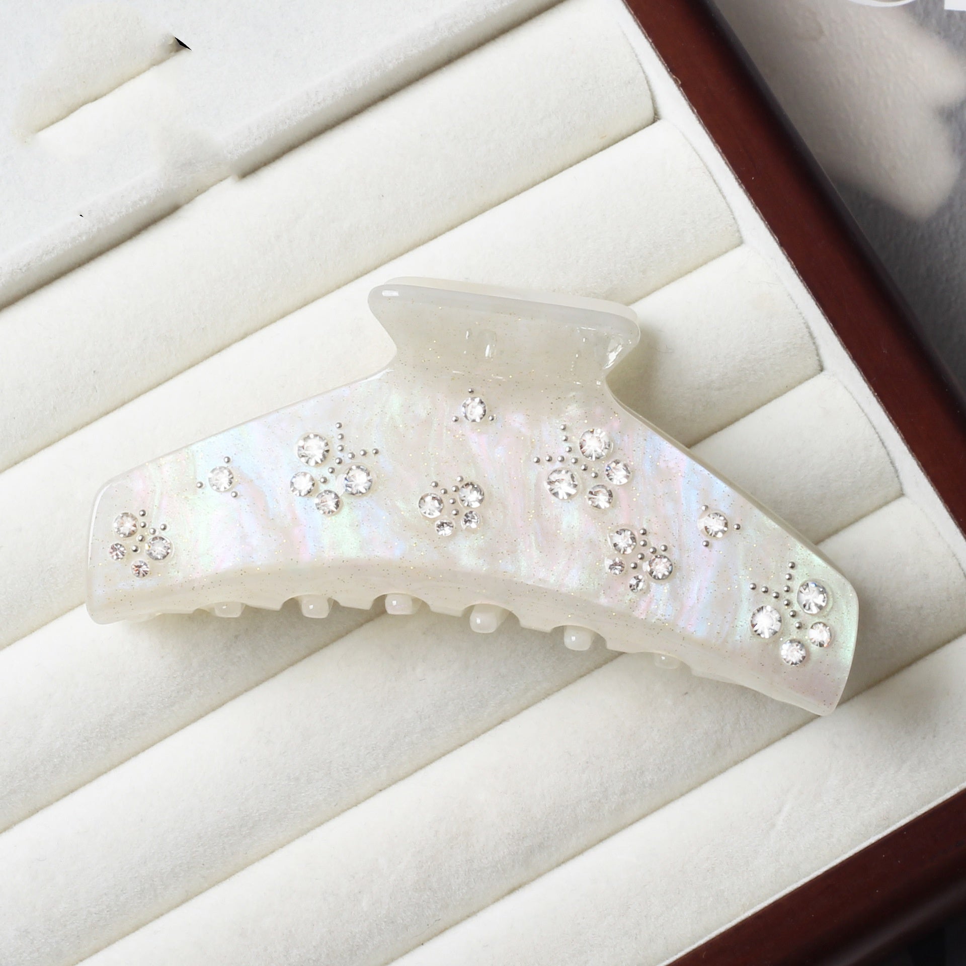 Delicate Bead-set Diamond Shark Clip High-grade Large Size