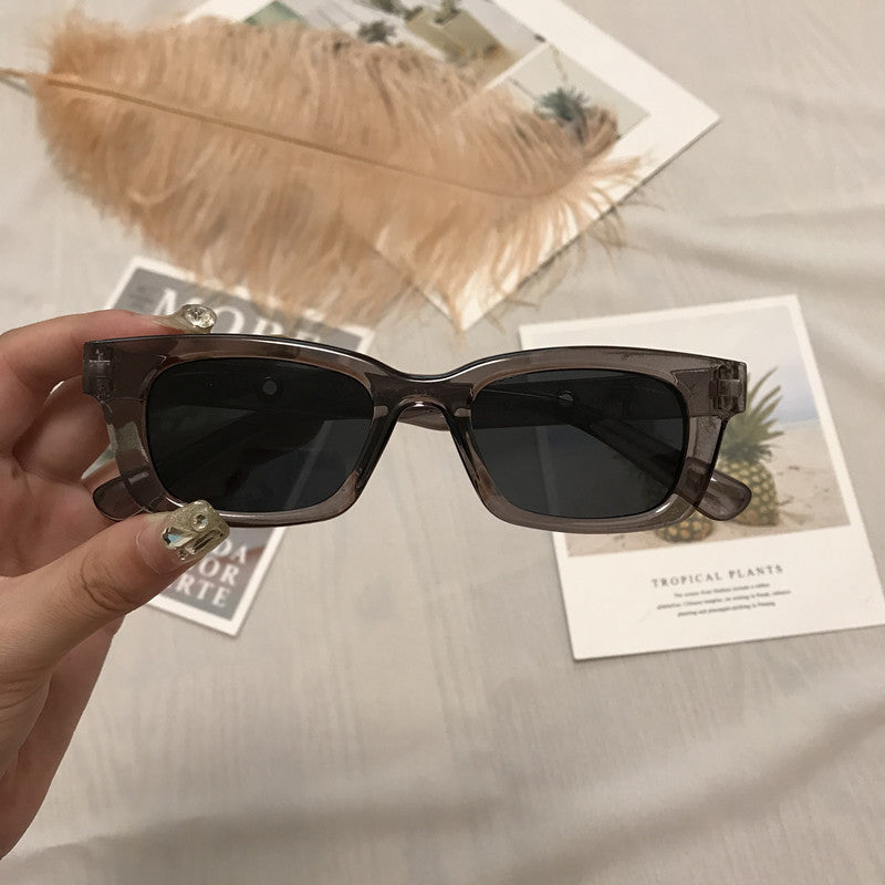 Lunettes de soleil carrées hommes et femmes avec la même tendance, rétro coréennes, style Ins, pour la photographie de rue.