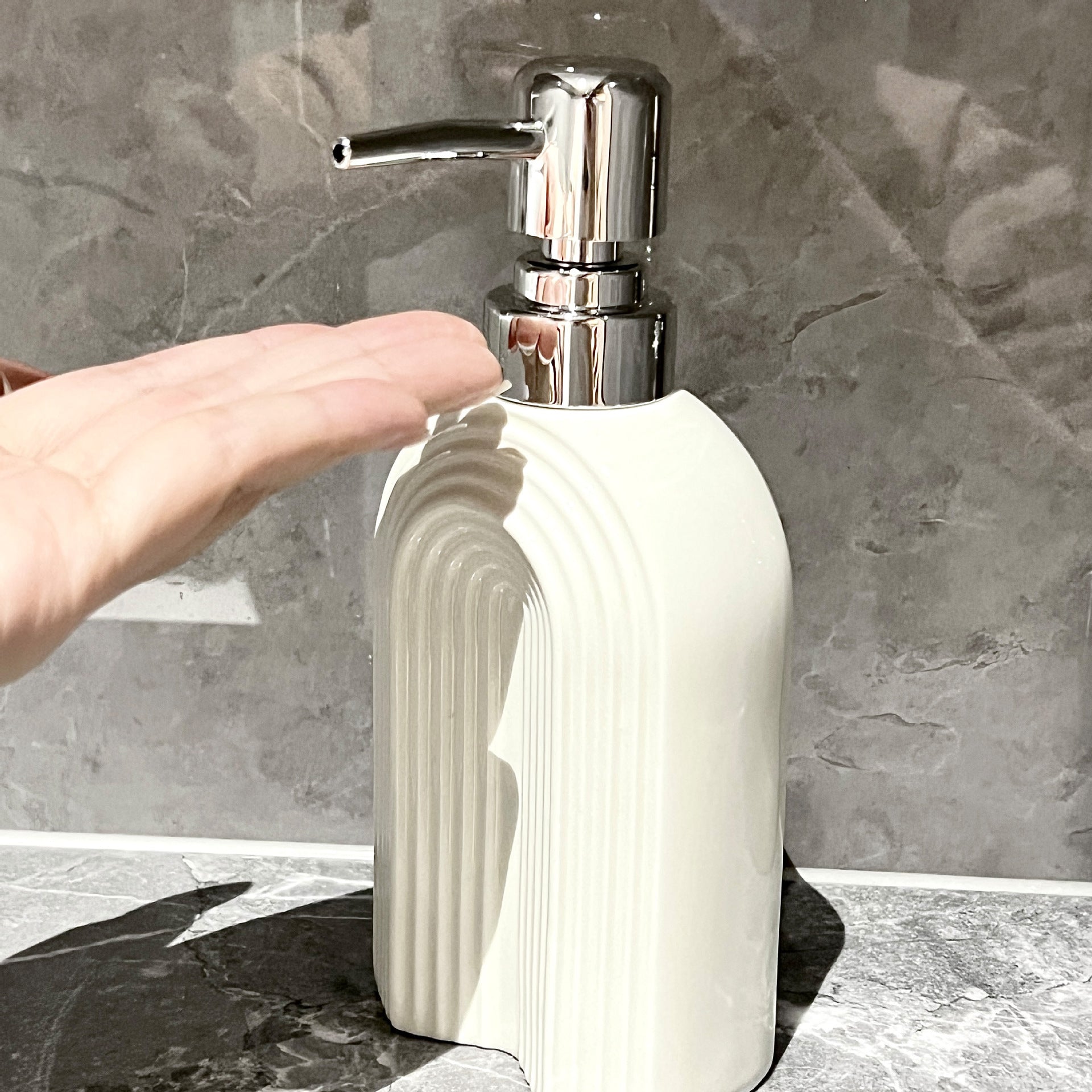 Bouteille de voyage en céramique de grande capacité pour shampoing et gel douche